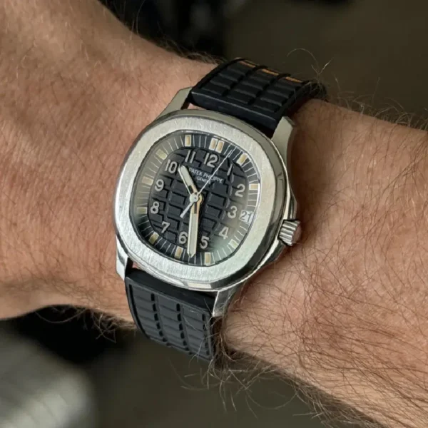 Patek Philippe – Aquanaut – Rubber Strap – Straight – Black